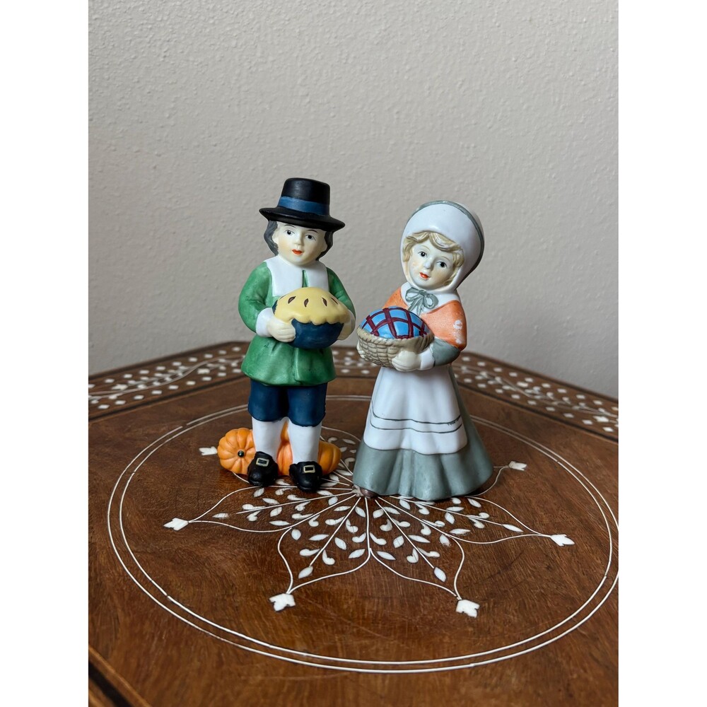 Vintage Brinns Thanksgiving Pilgrim Couple